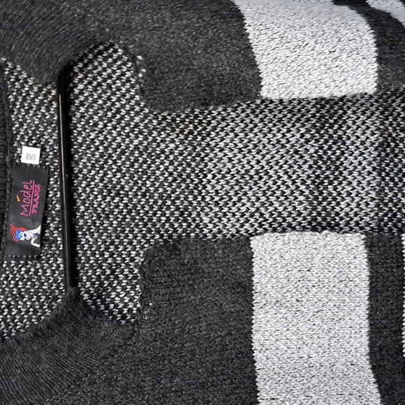 2X France Model Ladies Grey/ Black and White Xtra long soft sweater. - Picture 4 of 7